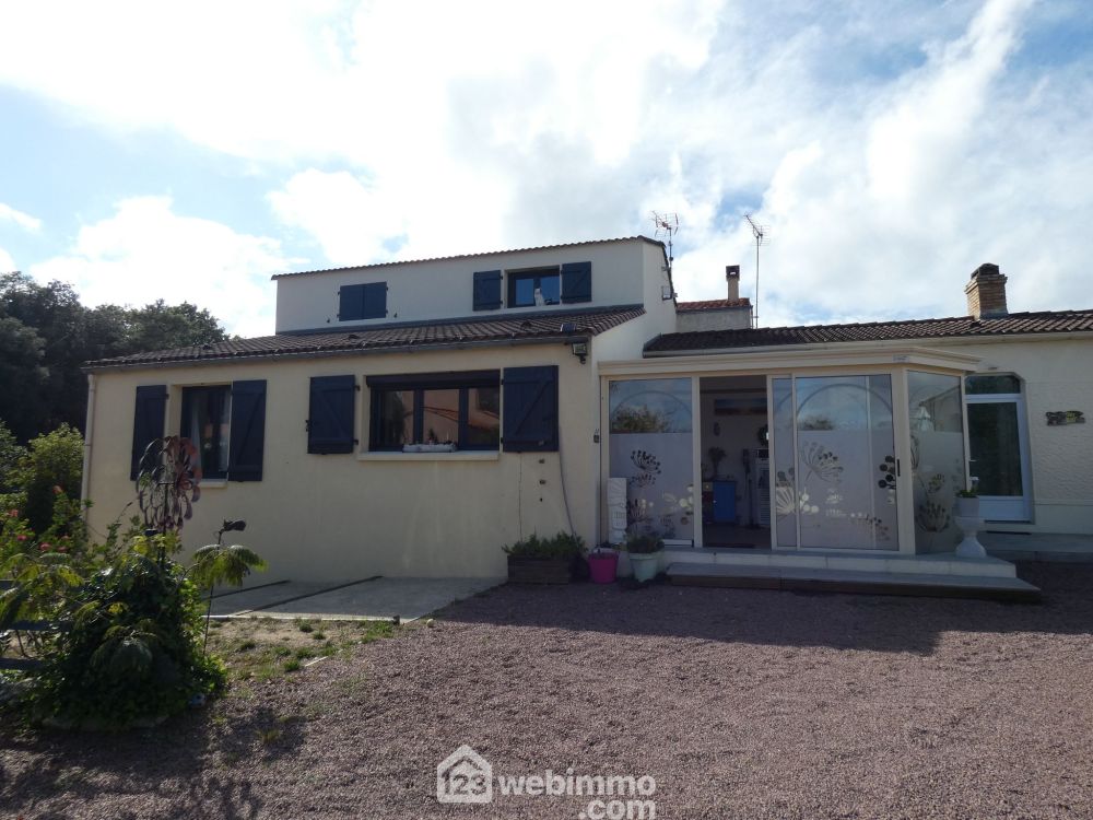 Vente Maison 194m² 7 Pièces à Longeville-sur-Mer (85560) - 123Webimmo.Com